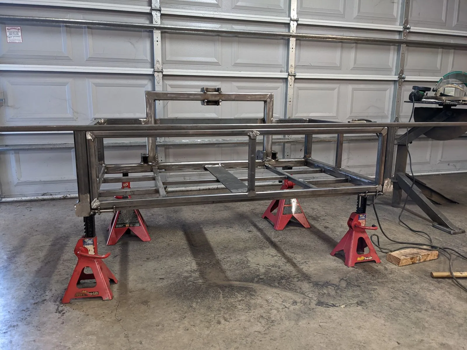 The tailgate fitted to the bed frame
