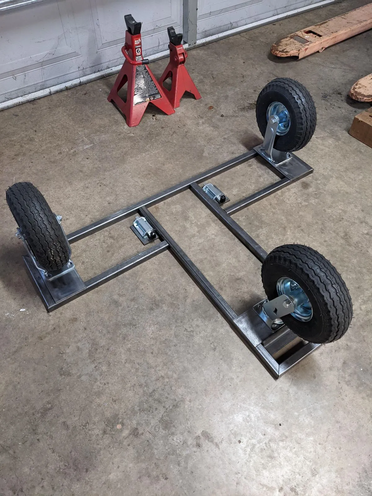The three-wheeled carriage frame with pneumatic casters