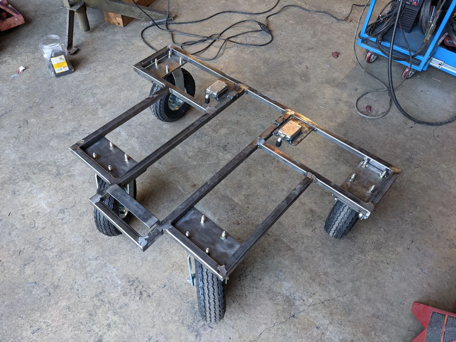 The carriage with a fourth caster added