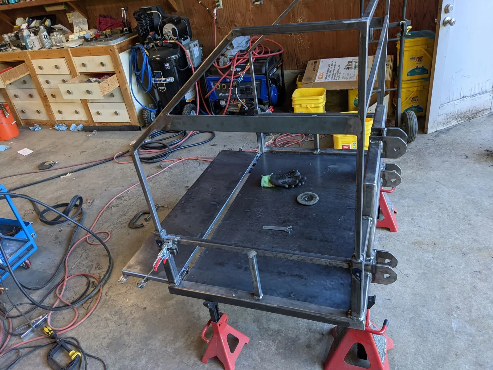 The 10 gauge floor welded into the bed